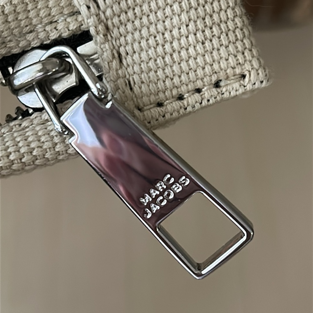 Marc Jacobs The Tote Bag - Small - Picture 11 of 16